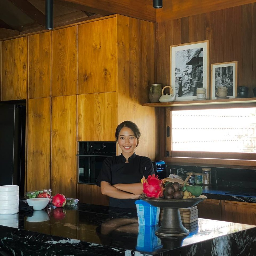 Fanny, the chef at Moon and Spoon, in a villa kitchen